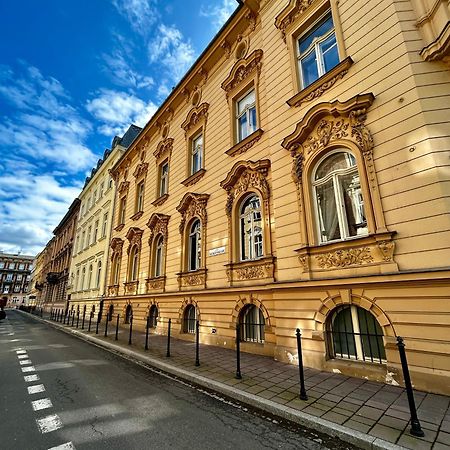 Harmony Aparthotel Krakau Buitenkant foto