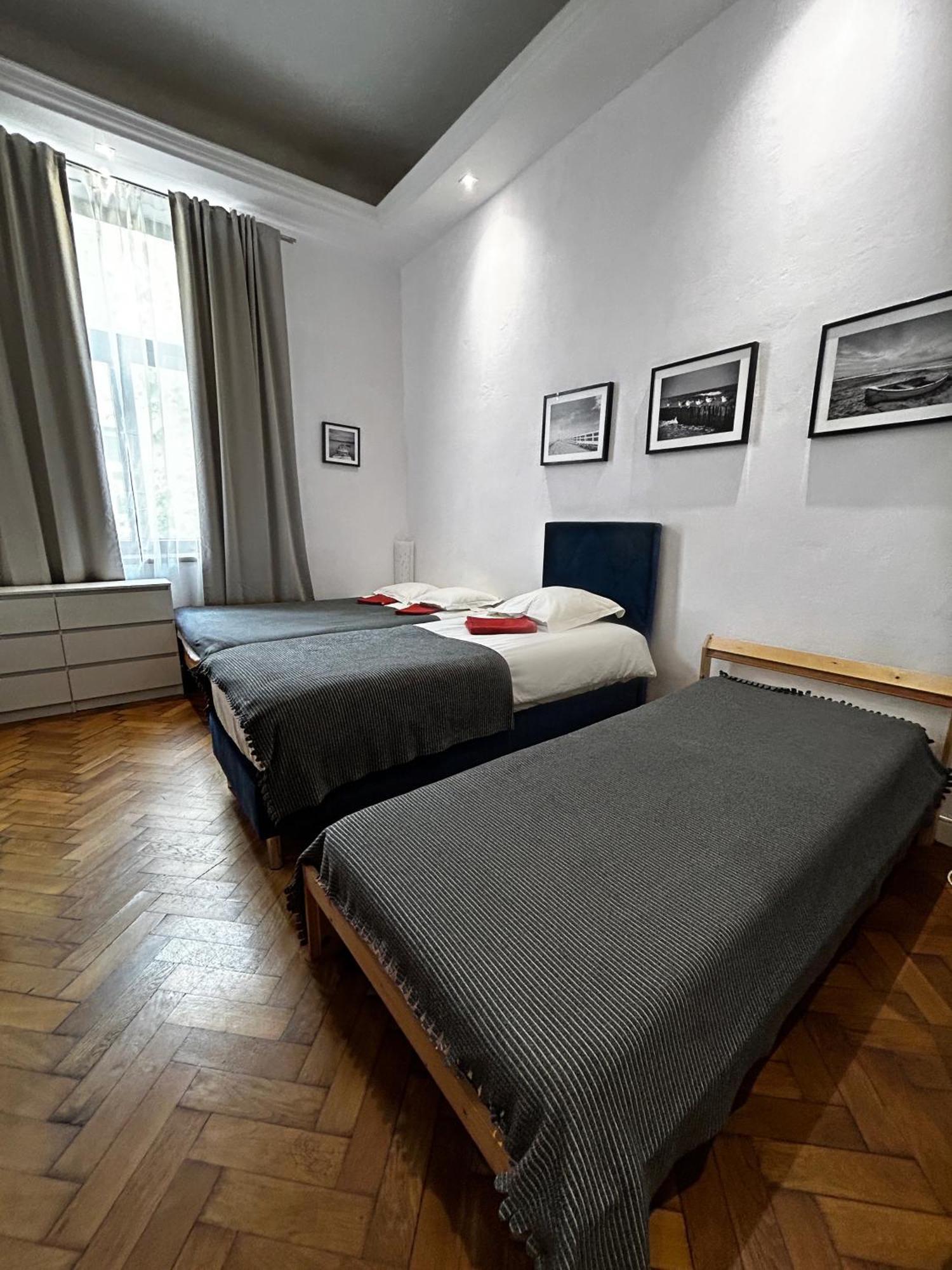 Harmony Aparthotel Krakau Buitenkant foto