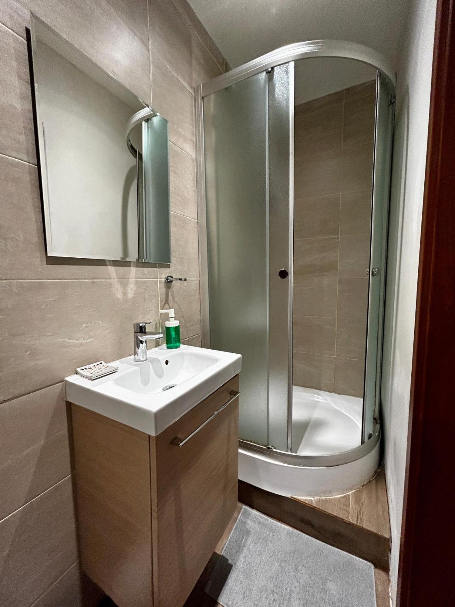 Harmony Aparthotel Krakau Buitenkant foto