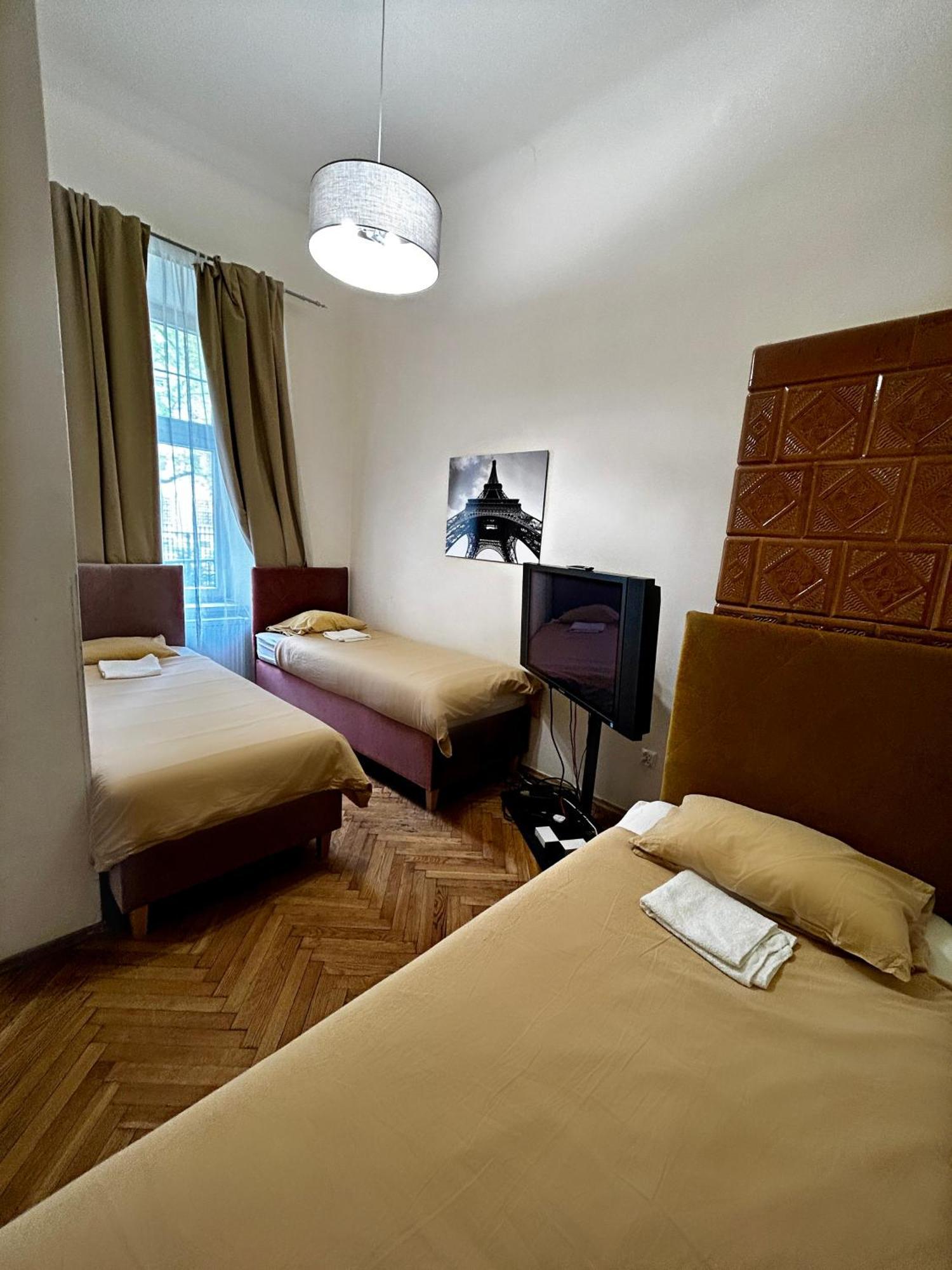 Harmony Aparthotel Krakau Buitenkant foto